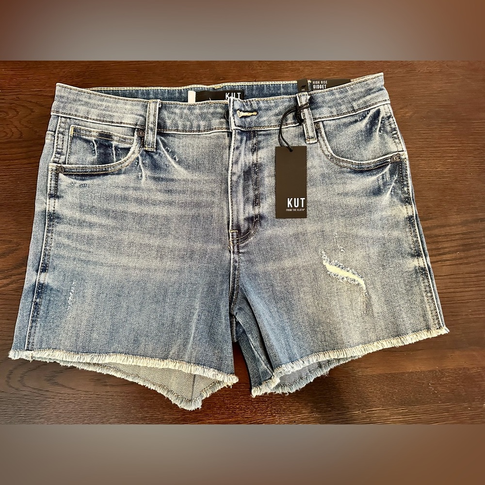 NWT KUT from the Kloth Gidget Mid Rise Fray Shorts, Size 6, Color Traveler